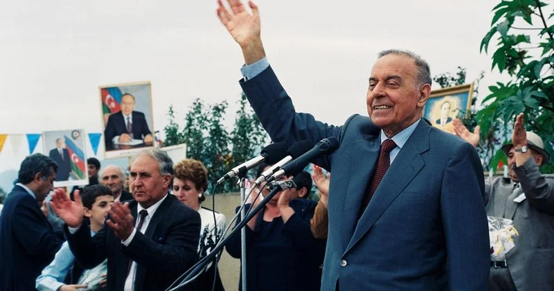Xaosdan xilasa: Ulu Öndərin hakimiyyətə qayıdışı və müstəqilliyin möhkəmlənməsi