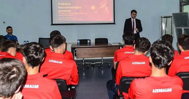 Futbolçularımız üçün danışılmış oyunlara qarşı sessiya FOTO