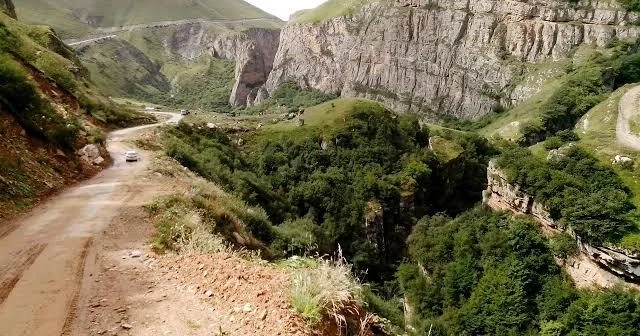 Quba Xınalıq yolunda yenidən torpaq sürüşməsi oldu (Foto)