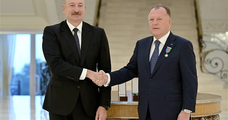 Ильхам Алиев принял главу IJF и вручил ему орден