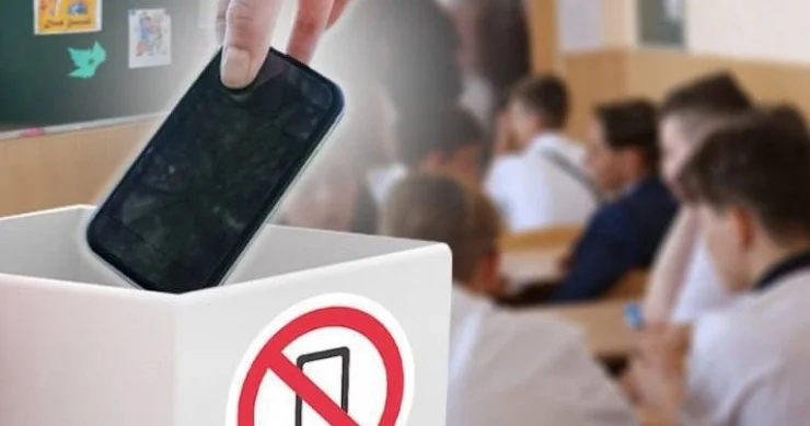 MƏKTƏBLƏRDƏ TELEFON İSTİFADƏSİ MƏHDUDLAŞDIRILACAQ? Qaydalar sərtləşdirilə bilər