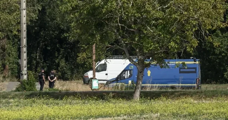 Fransada qanunsuz miqrantları daşıyan mikroavtobusda 47 yaşlı kişi güllələndi