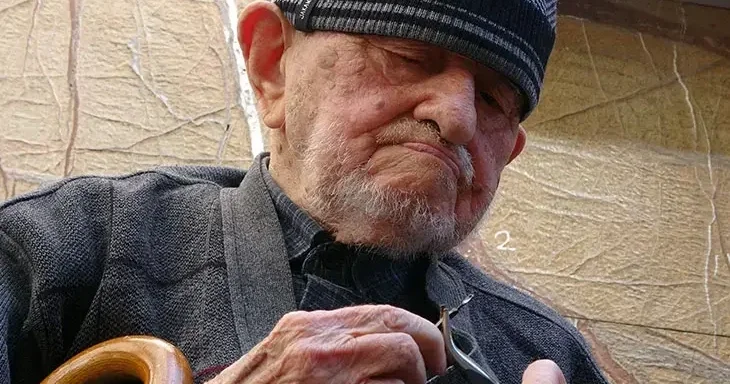 Evində 1 saat yalvardılar, 97 yaşında işinə qayıtdı: Şəhərdə yeganədir