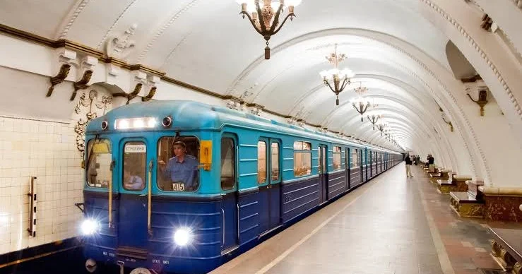 Metroda tüstülənmə: 250 nəfər təxliyə edildi