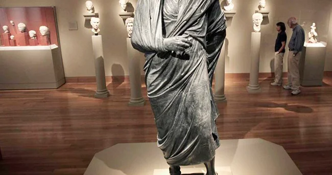 Niderland Misirə oğurlanmış 3,5 min illik qədim heykəli qaytarır