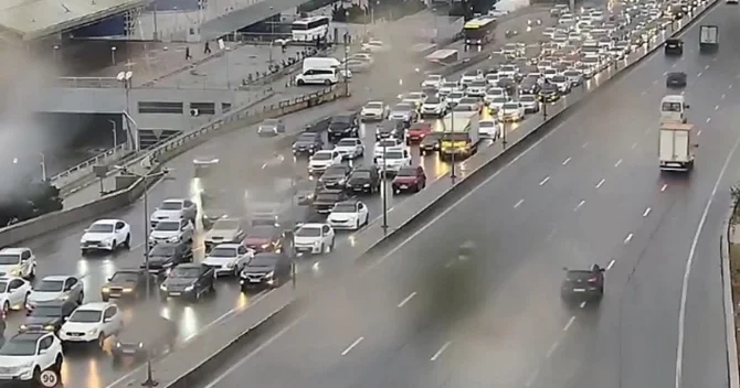 Bakının bir sıra yollarında tıxac var