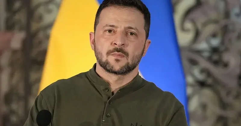 Zelenski ordunun komandir həyətinə çağırış edib