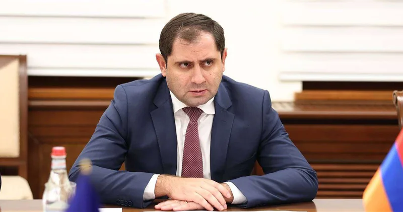 Министр обороны РА: Армения продолжит закупать вооружения, но с учетом вашингтонских договоренностей с Азербайджаном