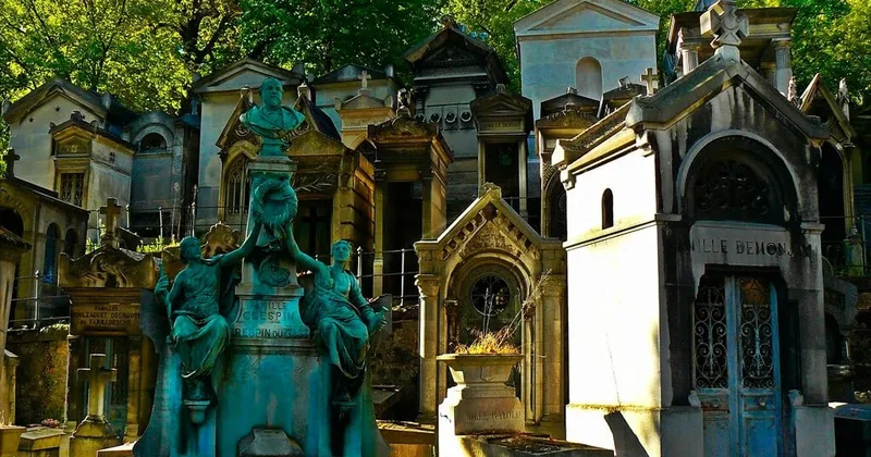 Paris “əbədilik” satır