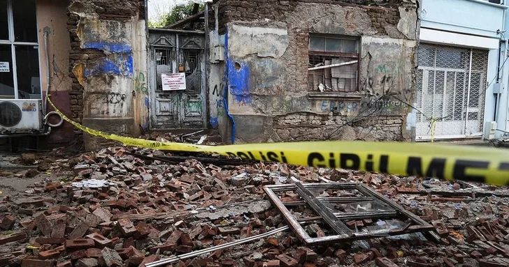 Серия землетрясений всколыхнула два турецких города