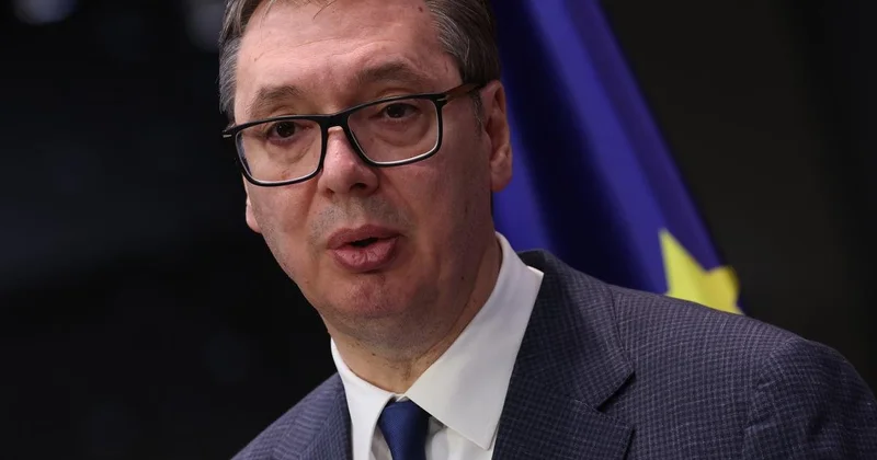 Vuçiç təslim olur