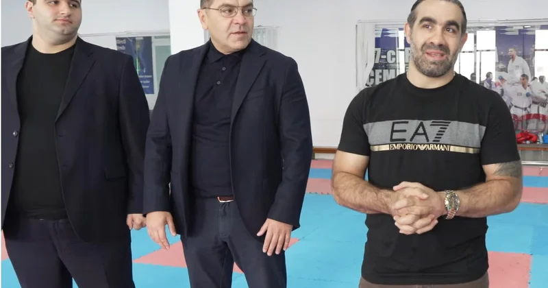 Rafael Ağayev eşitmə məhdudiyyətli idmançılarla görüş keçirib VİDEO