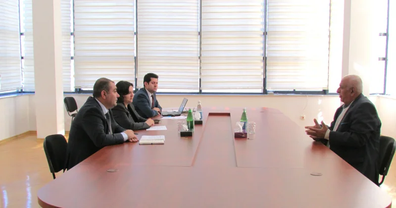 Kənd təsərrüfatı nazirinin müavini Xızıda vətəndaşların müraciətlərini dinləyib, fermerlərlə görüşüb