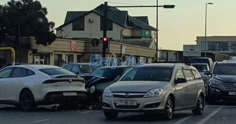 Авария на забратском шоссе в Баку ФОТО