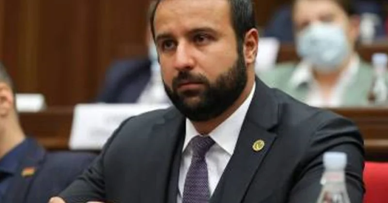 Ermənistan parlamentində dava düşüb