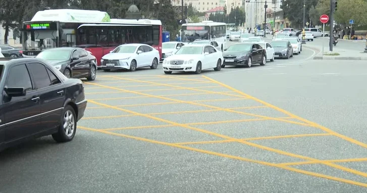 Вафельница против пробок: новые правила для водителей на одном из загруженных участков Баку