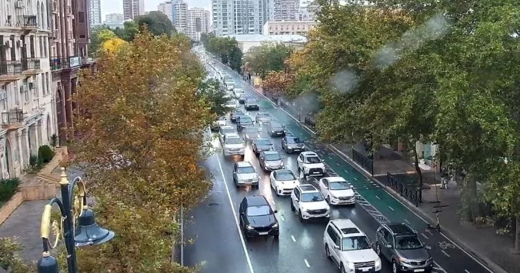 Paytaxt yeni həftəyə tıxaclarla başladı SİYAHI