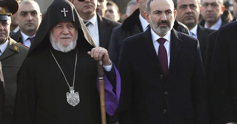 Paşinyandan Ermənistanı silkələyən qərar: Bakıya görə düyməyə basdı