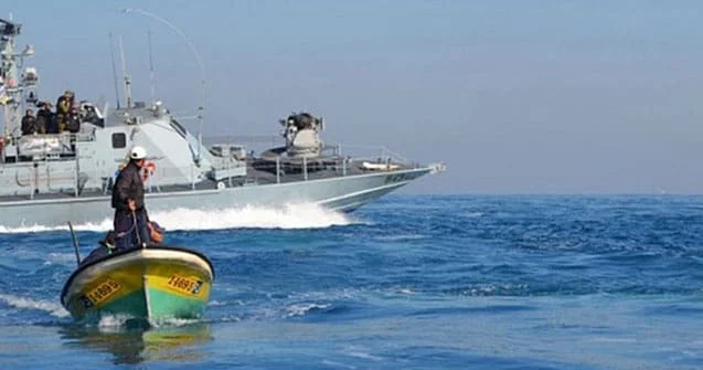 Xəzərdə batma təhlükəsi ilə üzləşən 3 balıqçı xilas olundu Video