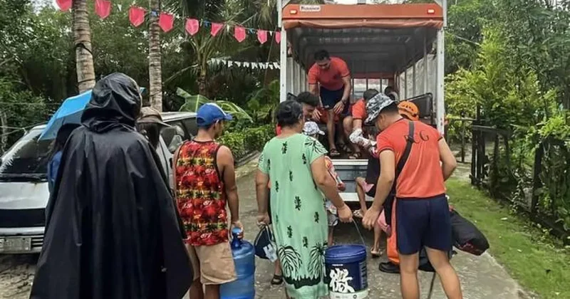 Тысячи людей эвакуированы из за тайфуна, обрушившегося на Филиппины