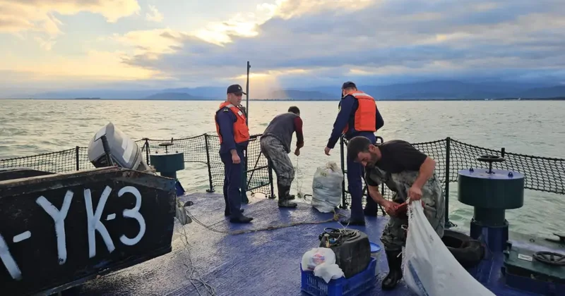 Xəzərdə batmaq təhlükəsi ilə üzləşən 3 nəfər xilas edilib