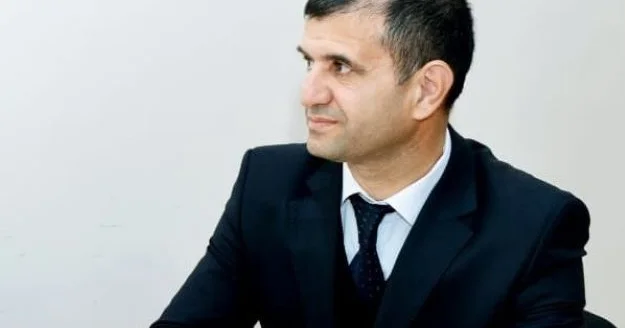 İDEOLOJİ TƏRBİYƏ: Uzaq sahillərdə Əli Cabbarov yazır