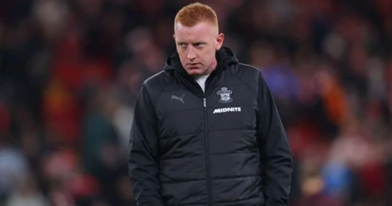 İngiltərə klubu baş məşqçisini göndərdi