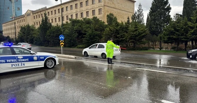 BDYPİ: Yağışlı və dumanlı hava şəraiti yollarda sürücülərdən daha çox diqqət və məsuliyyət tələb edilir