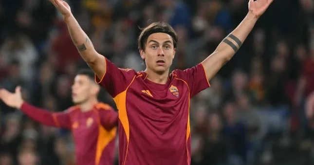 Dibala penalti vurarkən zədələndi