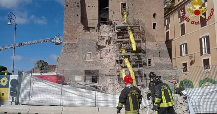 В Риме обрушилась историческая башня: спасатели ищут пострадавших под завалами