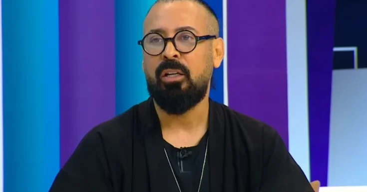 Buna görə gecə hoteldə qalmışam