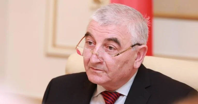 “Ramiz Mehdiyevin keçirdiyi iclasda Məzahir Pənahovun başı daha çox dönməyə başladı” KONKRET