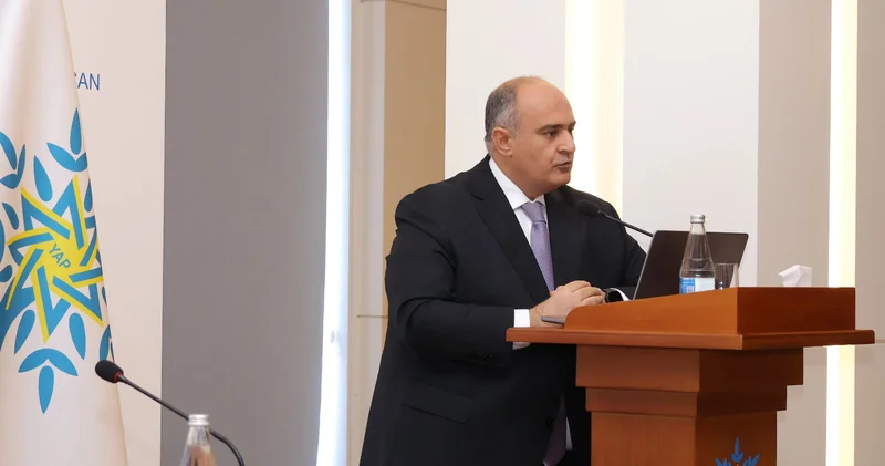 BSU nun rektoru YAP ın gənc fəalları ilə görüş keçirib