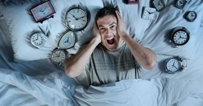 Yuxu pozğunluğunun əsas səbəbləri: insan səhhətinə ağır zərbələr vurur