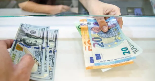 Поток денежных переводов в Азербайджан сократился на 2 %