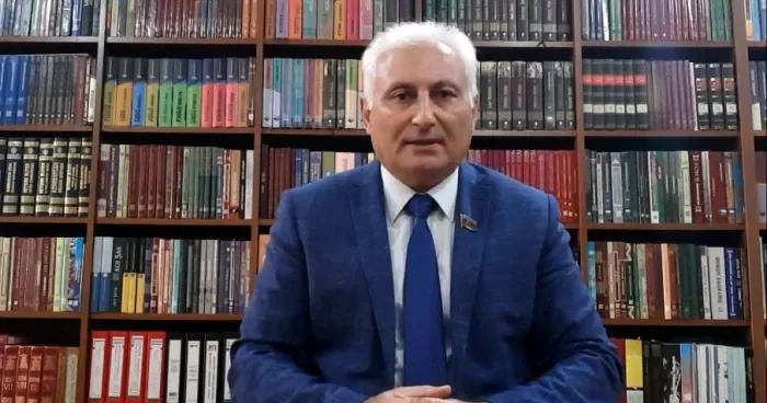 Bir çox erməni ailəsi türkcəni öz ailə dili kimi mənimsəyib Hikmət Babaoğlu