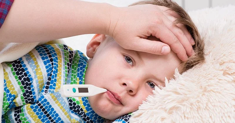 Ani hərarət yüksəlməsi zamanı edilən səhvlər Pediatr açıqladı