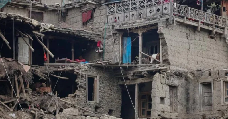 Gecə güclü zəlzələyə oyandılar Xeyli ölən var