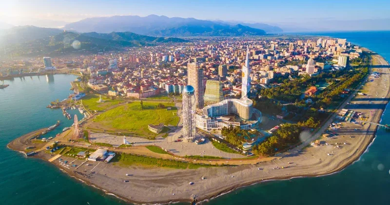 Иностранцы раскупают квартиры в курортном городе Грузии: лидируют граждане Украины и России