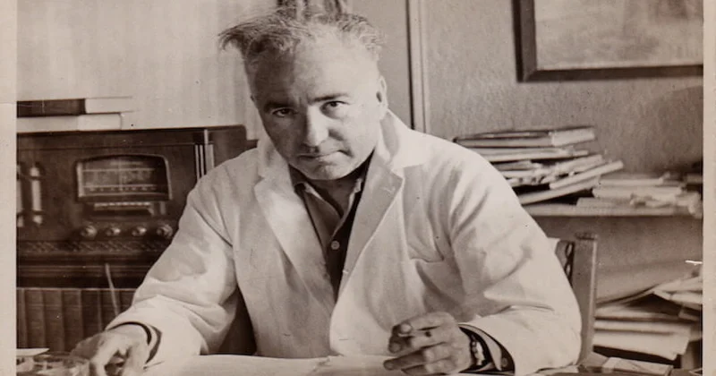 Seansda xəstələrindən soyunmalarını tələb edən psixiatr