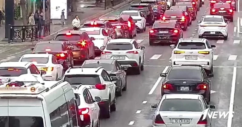 На ряде улиц и проспектов столицы затруднено движение транспорта ФОТО