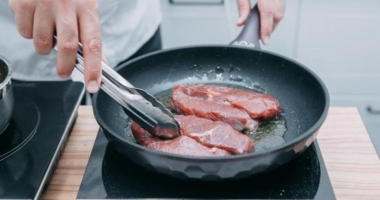 40 illik aşpaz sirri: Qırmızı ət bu üsulla bişəndə pambıq kimi yumşaq olur
