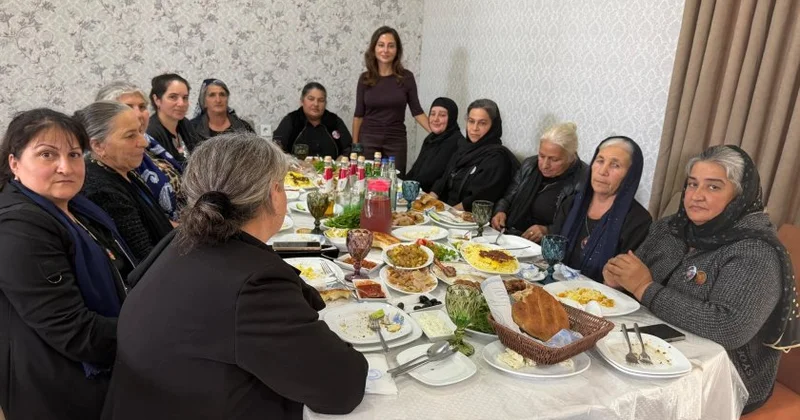 Millət vəkili Əminə Ağazadə şəhid ailələri ilə bir araya gəlib