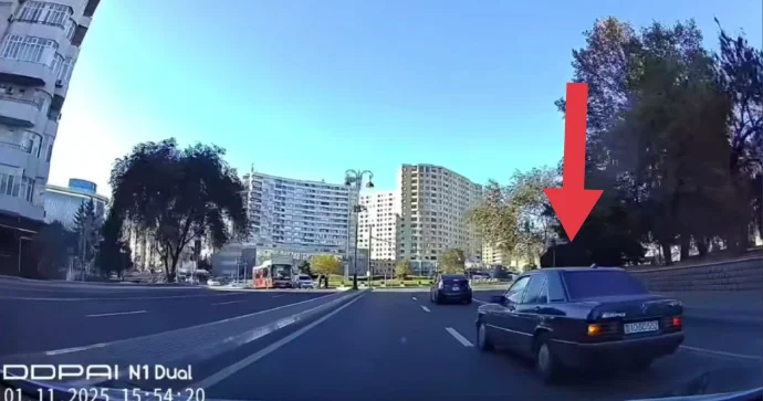 Öz kefi ilə hərəkət edən sürücü qəzadan son anda qurtuldu VİDEO