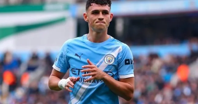 Mançester Siti də bunu bacaran ən gənc futbolçudur