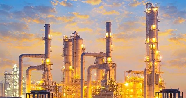 Çinin neft emalı zavodları Rusiyadan neft alışını azaldır SANKSİYALARDAN QORXURLAR?