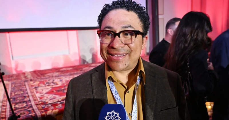 Amerikalı şair: Şeir sükutu işığa çevirən sehrdir