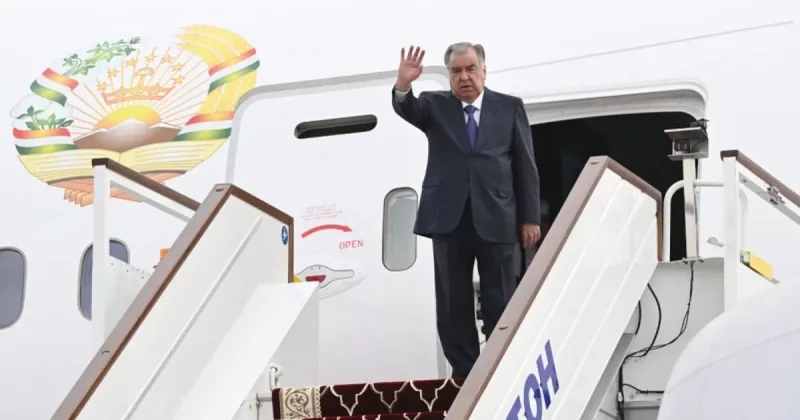 Второй всемирный саммит по соцразвитию: Рахмон отбыл в Катар