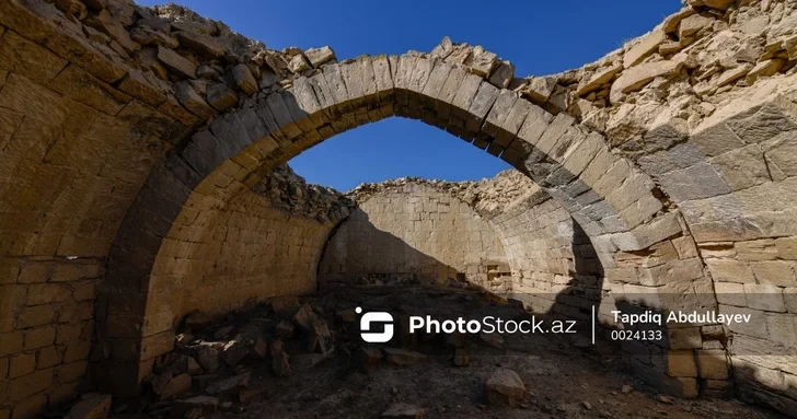 Древний караван сарай Ширваншахов в Баку под угрозой разрушения