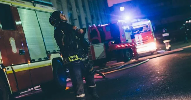 Saratovda neft emalı zavoduna hücumu edilib, güclü yanğın başlayıb